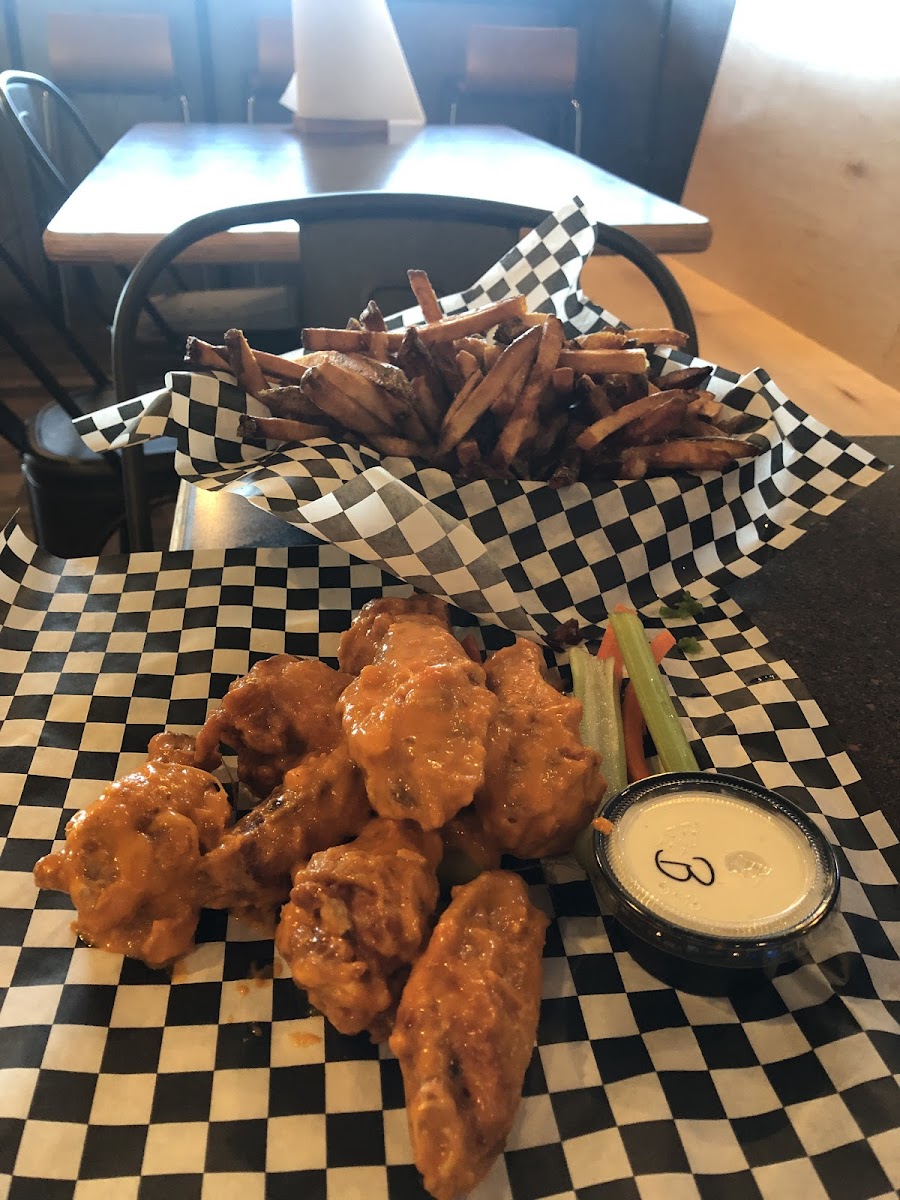 Wings and fries!