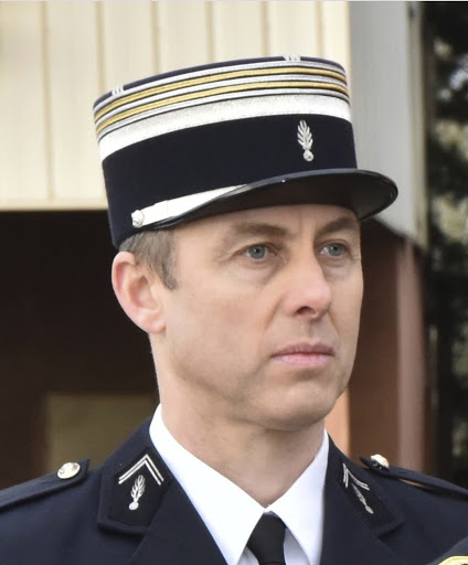 Francuski policajac koji je ponudio sebe u zamenu za taoca polegao povredama