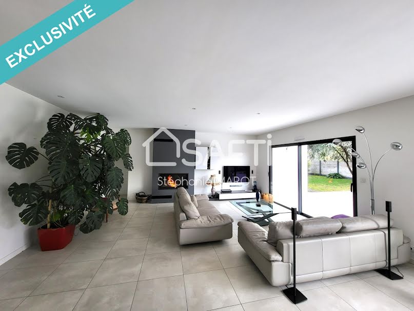 Vente maison 6 pièces 179 m² à Saint-Aubin-de-Médoc (33160), 800 000 €