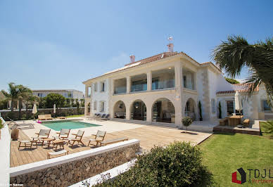 Villa with pool and garden 16