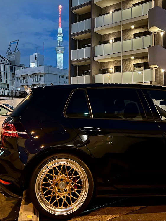 ゴルフGTIのホイールショット・お題に乗っかってみた・DeeMark・パワークラスターオイル漆黒・Pokal GRB02に関するカスタム事例の投稿画像1枚目