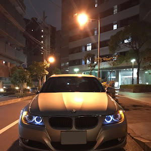 320i