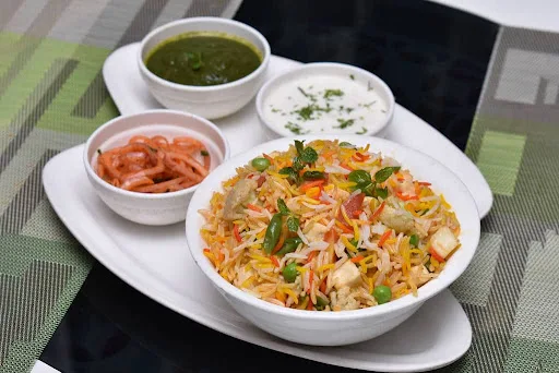 Veg Biryani With Raita