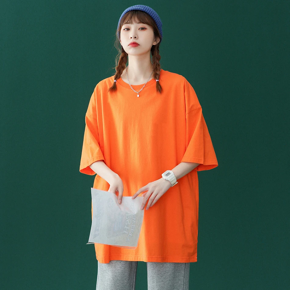 Camiseta Casual de Algodão Soltinha para Casal Jovem Manga Curta Conforto e Leveza Perfeita para o Verão Estilo Despojado e Moderno