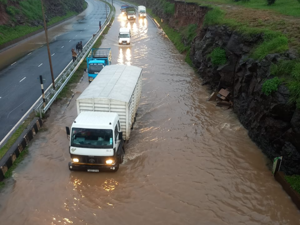 Vehicles along the flooded Thika Road.
