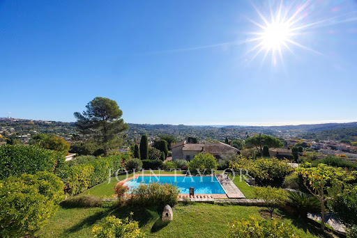 Maison avec piscine et jardin 2