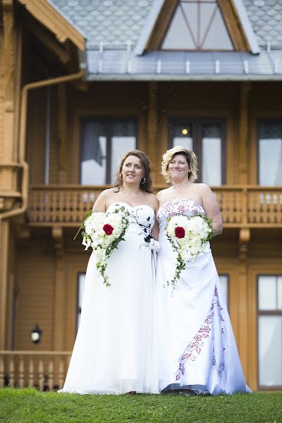 Fotografo di matrimoni Øystein Holm Johansen (yeyophoto). Foto del 17 giugno 2019