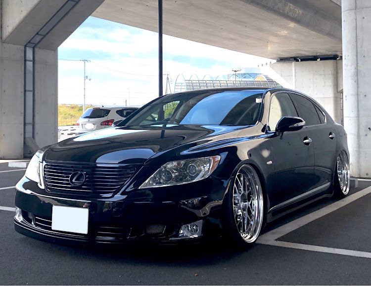 LSのローガン・愛媛・広島LS限定MT・黒塗組・いい21インチに関するカスタム事例の投稿画像1枚目