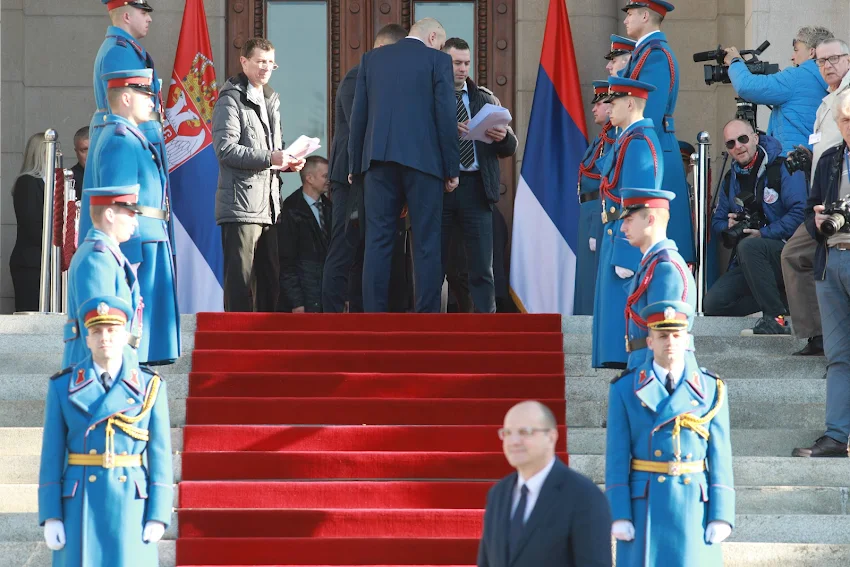 U Skupštini i pored skenera novinarima pretresane torbe