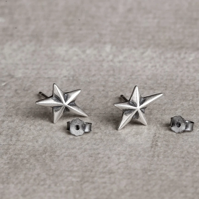 Brincos personalizados Retrô Temperamento Cinco estrelas. Eleve seu visual com estilo vintage, sofisticação e personalidade única.