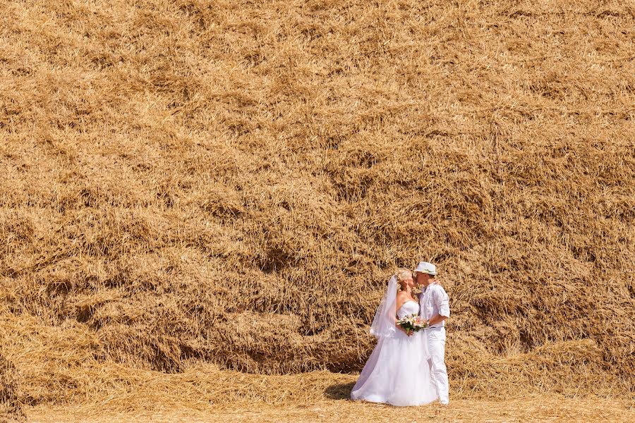 Fotógrafo de casamento Denis Kolesnichenko (dezz). Foto de 4 de setembro 2014