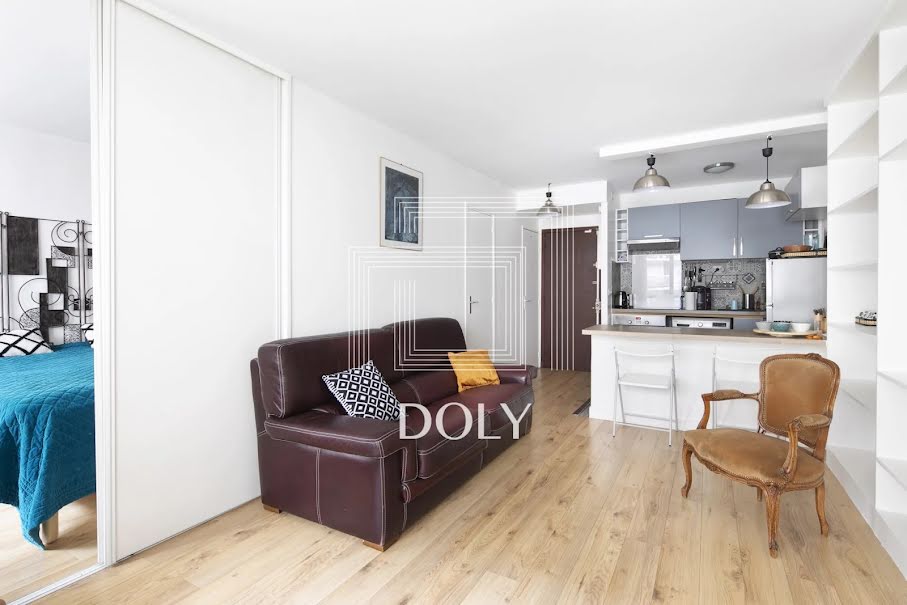 Location meublée appartement 2 pièces 37 m² à Paris 18ème (75018), 1 520 €