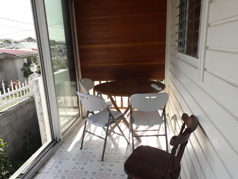 Location meublée appartement 2 pièces 32 m² à Sainte Anne (97180), 550 €