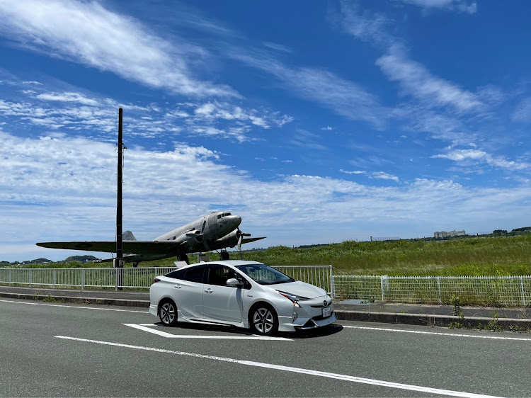 プリウスのドライブ・飛行機・プリウス50・夏空に関するカスタム事例の投稿画像1枚目