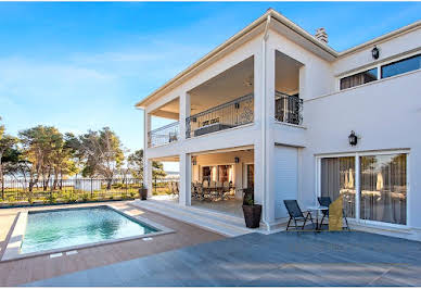 Maison avec piscine et terrasse 8