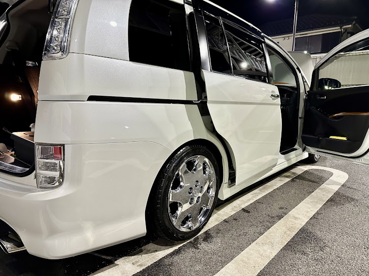 アイシスの洗車・純正ホイール流用に関するカスタム事例の投稿画像1枚目