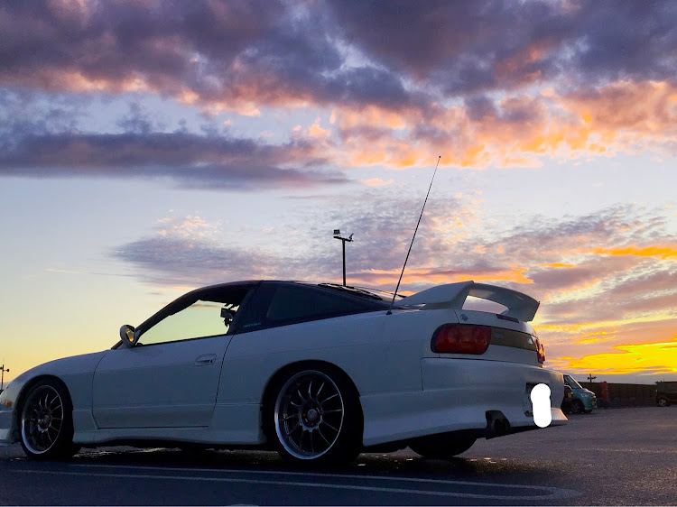 180SXの愛車のある風景・片割れ時・夕陽・立体駐車場・車は正義に関するカスタム事例の投稿画像1枚目