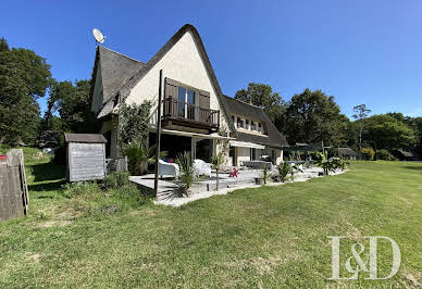 Villa with pool and garden 3