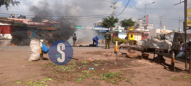 Polisi wakizima moto baada ya kuwatawanya waandamanaji Ijumaa Mei 26.