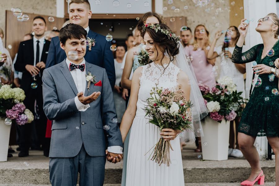 Fotógrafo de casamento Krzysiek Orłowski (historieslubne). Foto de 15 de agosto 2020