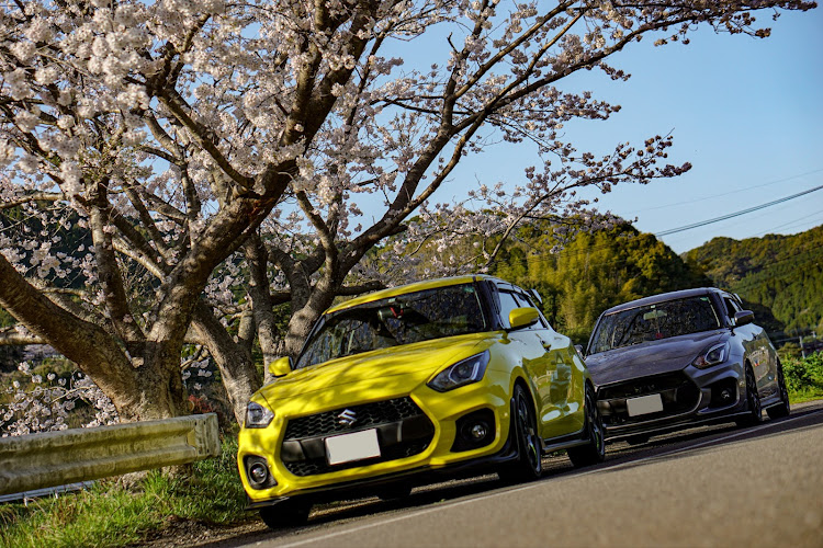 スイフトスポーツのドライブ・桜とコラボ🌸・サクラと愛車・天草・倉岳神社に関するカスタム事例の投稿画像1枚目