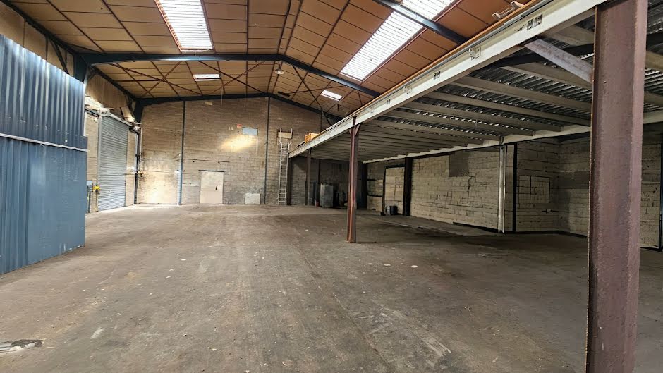 Vente locaux professionnels  2200 m² à Chevrieres (60710), 795 000 €