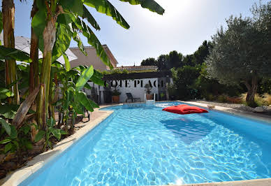 Maison avec piscine et terrasse 1