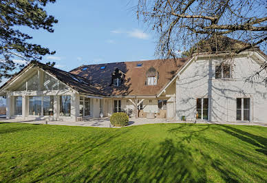 Maison avec jardin et terrasse 8