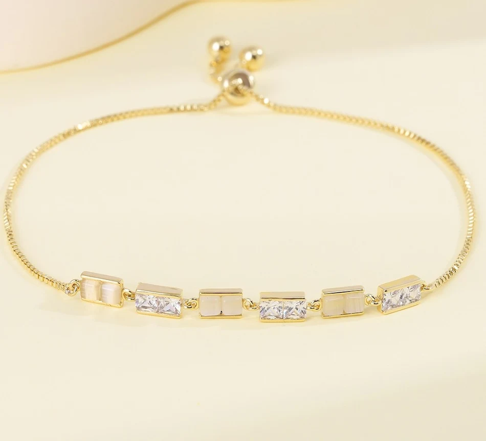 Bracelet coulissant carré géométrique micro-incrusté, tempérament sauvage, accessoire idéal pour un look audacieux et tendance au quotidien.