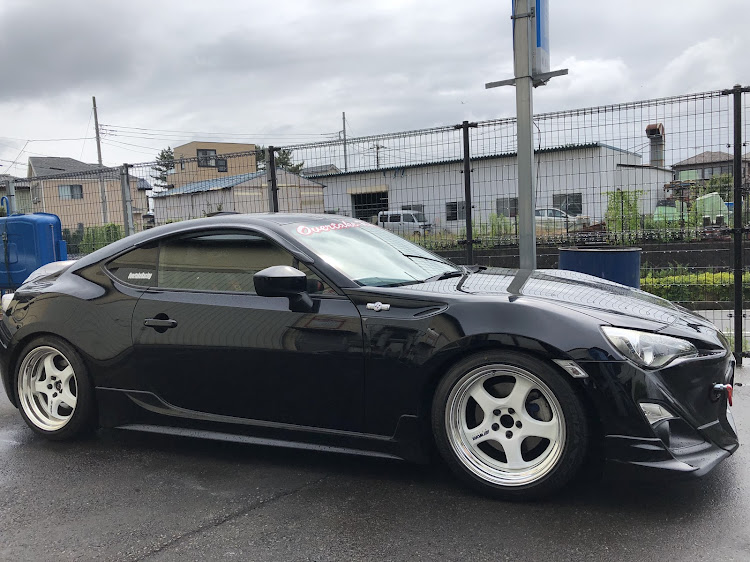 86のタイヤ交換・マフラー交換・ホイール交換に関するカスタム事例の投稿画像2枚目