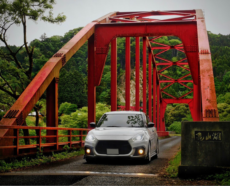 スイフトスポーツの目指せPickUpCars・discover＿ct・赤い橋・奥行き感・天気悪い方が映えるスポットに関するカスタム事例の投稿画像1枚目