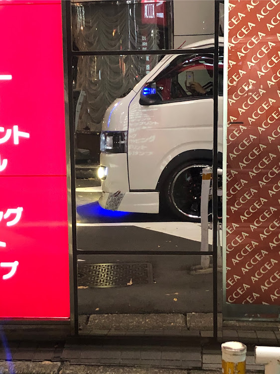 ハイエースバンのDIY・イルミネーション・ドライブ・自画自賛(笑)に関するカスタム事例の投稿画像5枚目
