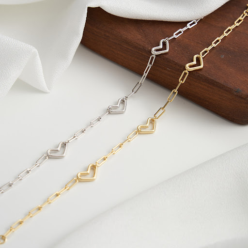 Title 5, S925 Sterling Silver Heart Clip Bracelet. An el...