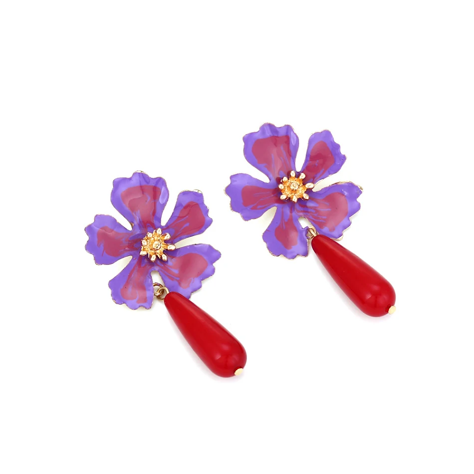 Vintage oorbellen in etnische stijl van metaal met druipende bloemen, perfect voor een bohemian look en een unieke touch aan je outfit.
