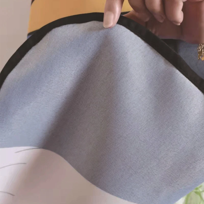 Stijlvolle, waterdichte tweed schort voor in huis. Beschermt je kleding tegen vlekken en spatten tijdens het koken en schoonmaken.
