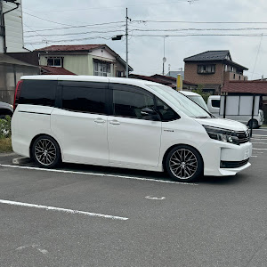 ヴォクシー ZWR80G