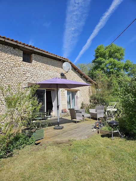 Vente maison 3 pièces 128.4 m² à Courlac (16210), 150 000 €