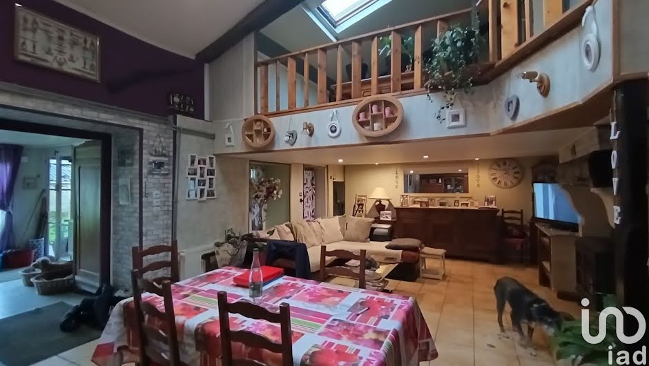 Vente maison 4 pièces 124 m² à Vançais (79120), 115 000 €