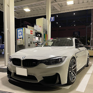 M4 クーペ F82