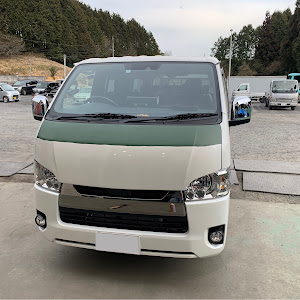 ハイエースバン TRH200V