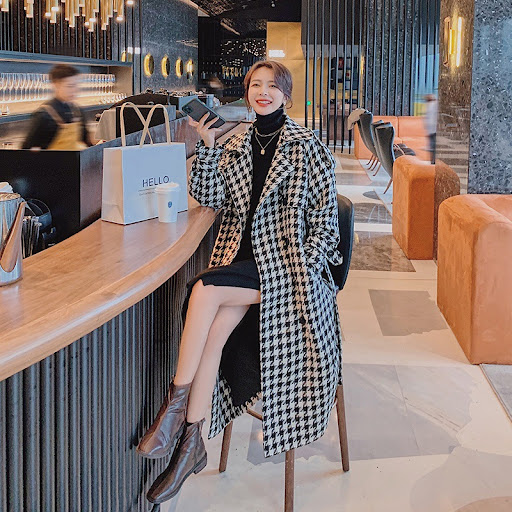 Title 5, Womens Mid-length Quilted Padded Woolen Coat. ...
