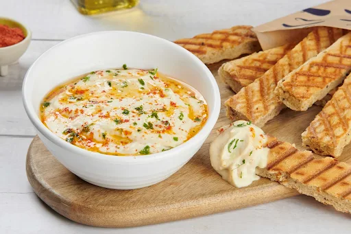 Hummus With Olives & Toasted Bread