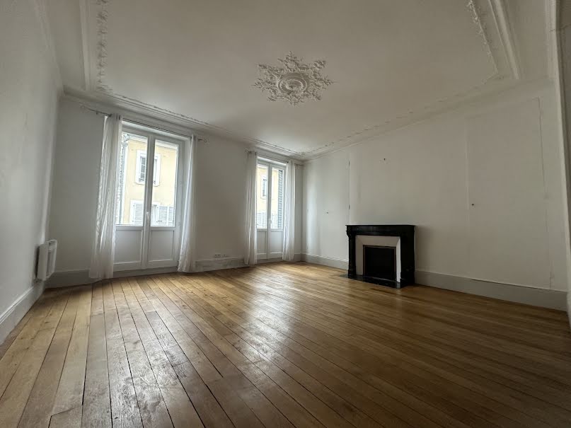 Location  appartement 3 pièces 71.25 m² à Fontainebleau (77300), 1 394 €