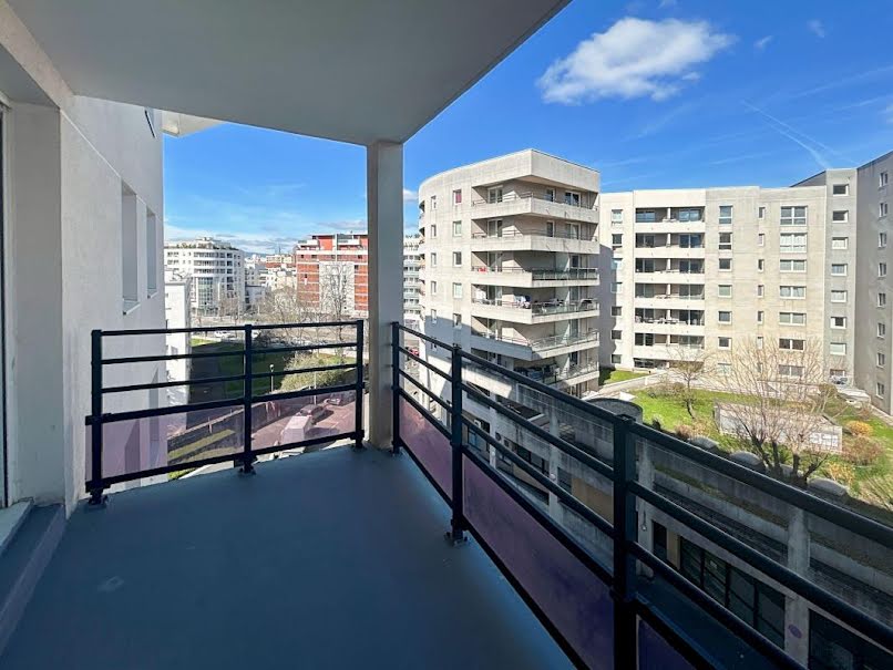 Location meublée appartement 3 pièces 72 m² à Lyon 8ème (69008), 1 300 €