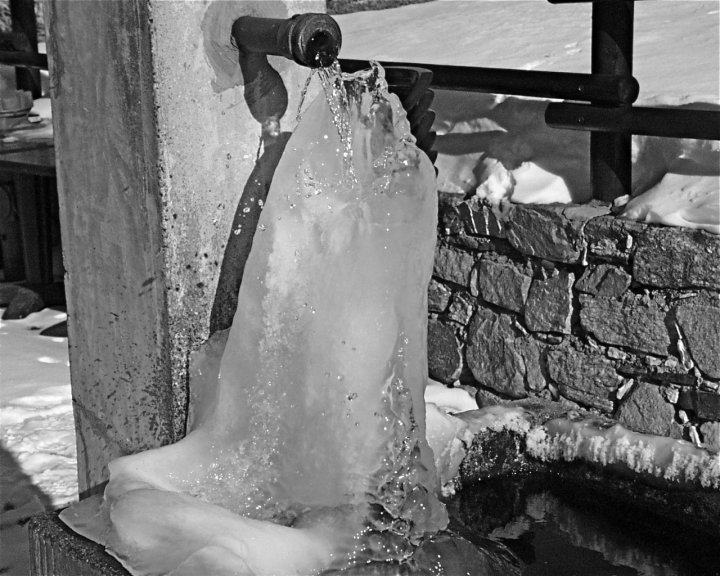 Fontana di ghiaccio di magagli