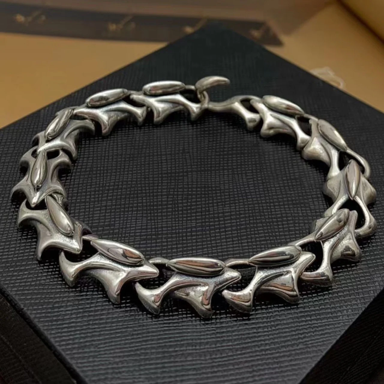 Title 1, Pulseira masculina de prata esterlina com desig...