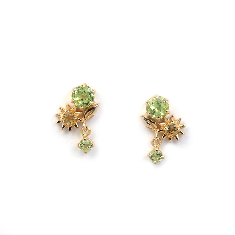 Pastorale stijl smaragd groene bloem oorbellen S925 zilver, blad vorm, all-matching. De perfecte oorbellen voor een natuurlijke en elegante look.
