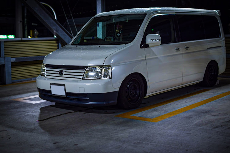 ステップワゴンのvanlife・RF頑張ろう委員会・雨の後・フィルム貼り・グリーンミラーフィルムに関するカスタム事例の投稿画像12枚目