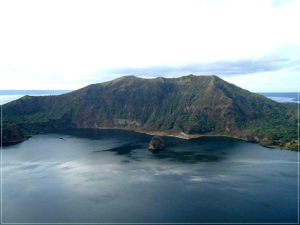 Ilha de Luzon e o lago em uma ilha dentro de um lago em uma ilha