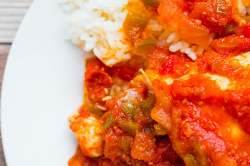 Slow Cooker Salsa Chicken-4-Ingredients
